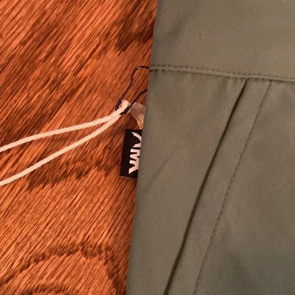 NWT Mountain Khakis green shorts 10 - water repellent, classic fit